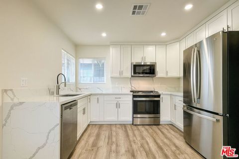 Photo of 5248 1/2 Whitsett Avenue, Valley Village, CA 91607 (MLS # 25590765) Photo of 5248 1/2 Whitsett Avenue, Valley Village, CA 91607 (MLS # 25590765)