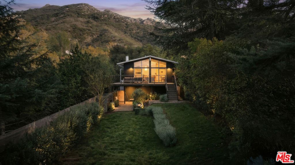 Photo of 25665 Buckhorn Drive, Calabasas, CA 91302 (MLS # 26632749)