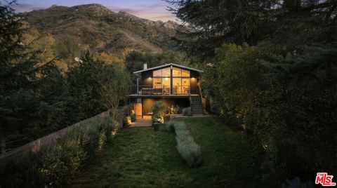 Photo of 25665 Buckhorn Drive, Calabasas, CA 91302 (MLS # 26632749)