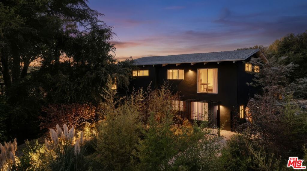 Photo of 25665 Buckhorn Drive, Calabasas, CA 91302 (MLS # 26632749)