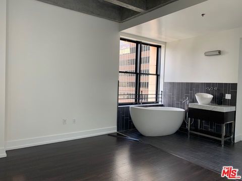 Photo of 727 W 7th Street #1214, Los Angeles, CA 90017 (MLS # 26670739)