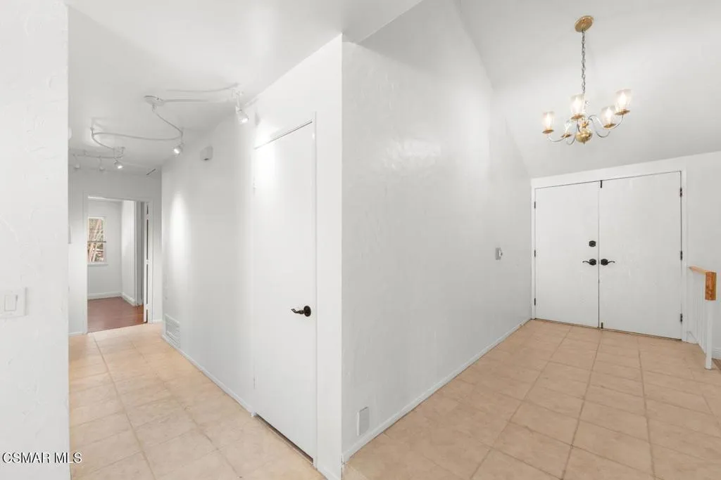 Agoura Hills, California 91301, United States, 4 Bedrooms Bedrooms, ,2 BathroomsBathrooms,Residential,Pending,214474