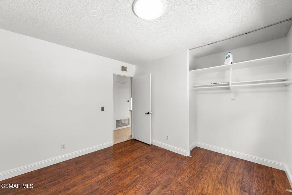 Agoura Hills, California 91301, United States, 4 Bedrooms Bedrooms, ,2 BathroomsBathrooms,Residential,Pending,214474