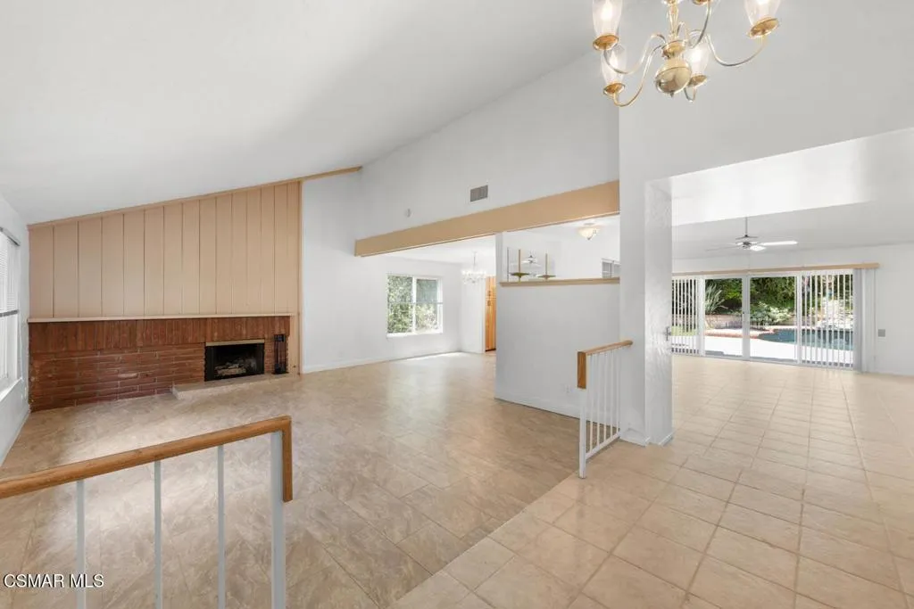 Agoura Hills, California 91301, United States, 4 Bedrooms Bedrooms, ,2 BathroomsBathrooms,Residential,Pending,214474