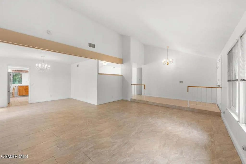 Agoura Hills, California 91301, United States, 4 Bedrooms Bedrooms, ,2 BathroomsBathrooms,Residential,Pending,214474