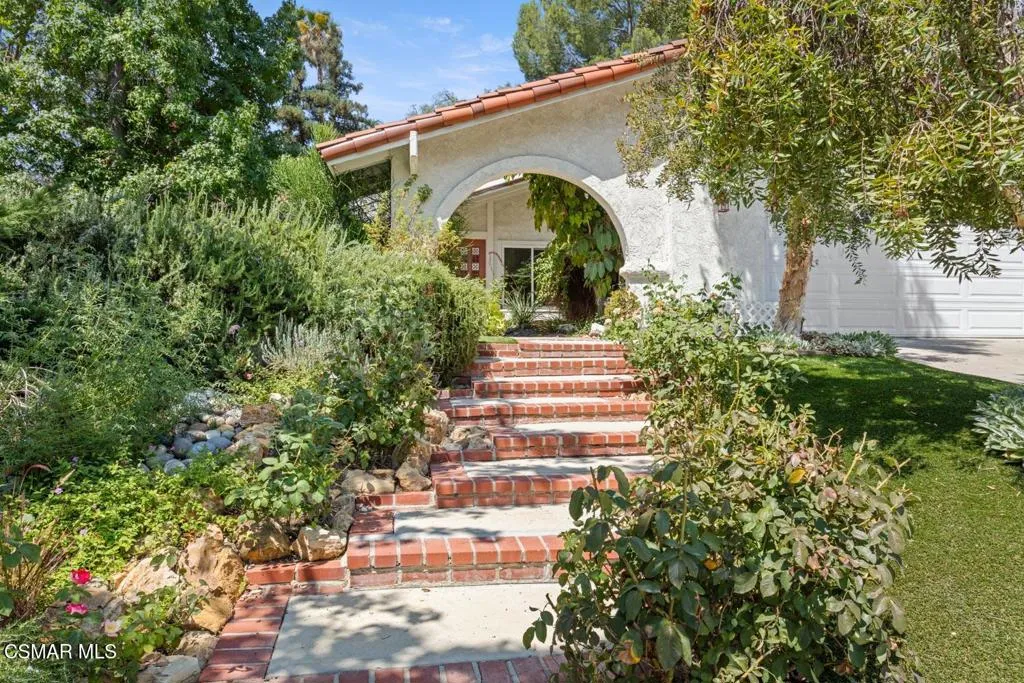 Agoura Hills, California 91301, United States, 4 Bedrooms Bedrooms, ,2 BathroomsBathrooms,Residential,Pending,214474