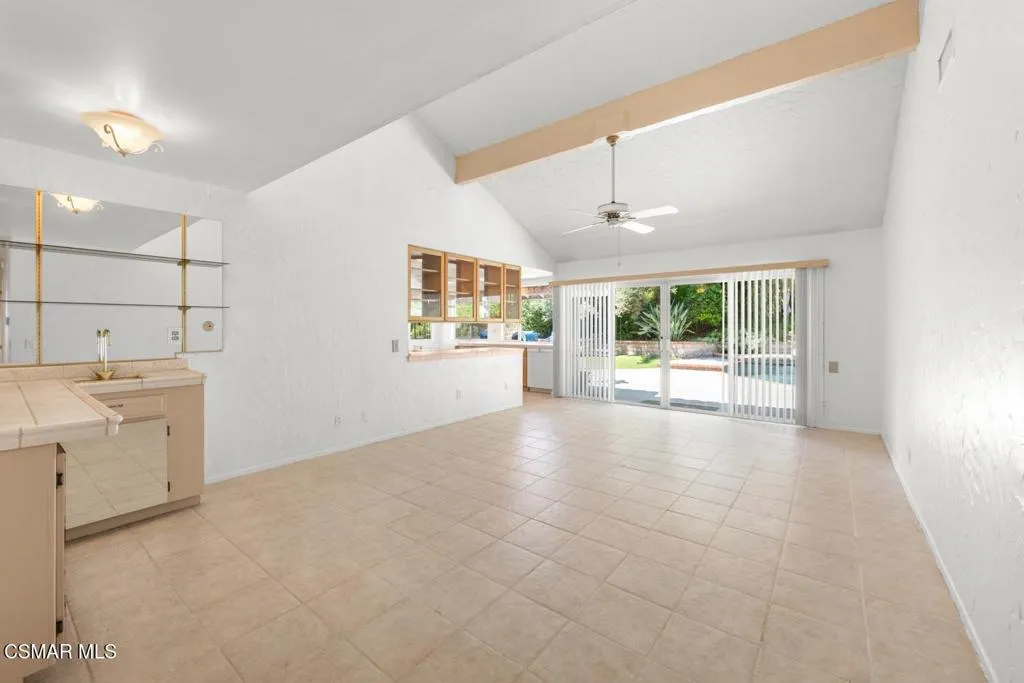 Agoura Hills, California 91301, United States, 4 Bedrooms Bedrooms, ,2 BathroomsBathrooms,Residential,Pending,214474