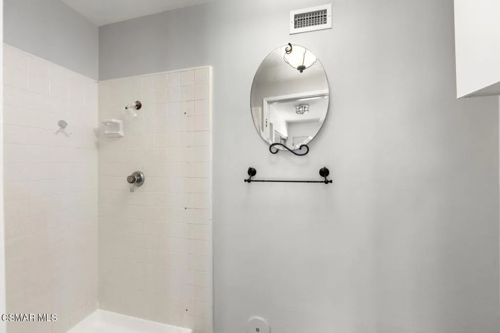 Agoura Hills, California 91301, United States, 4 Bedrooms Bedrooms, ,2 BathroomsBathrooms,Residential,Pending,214474