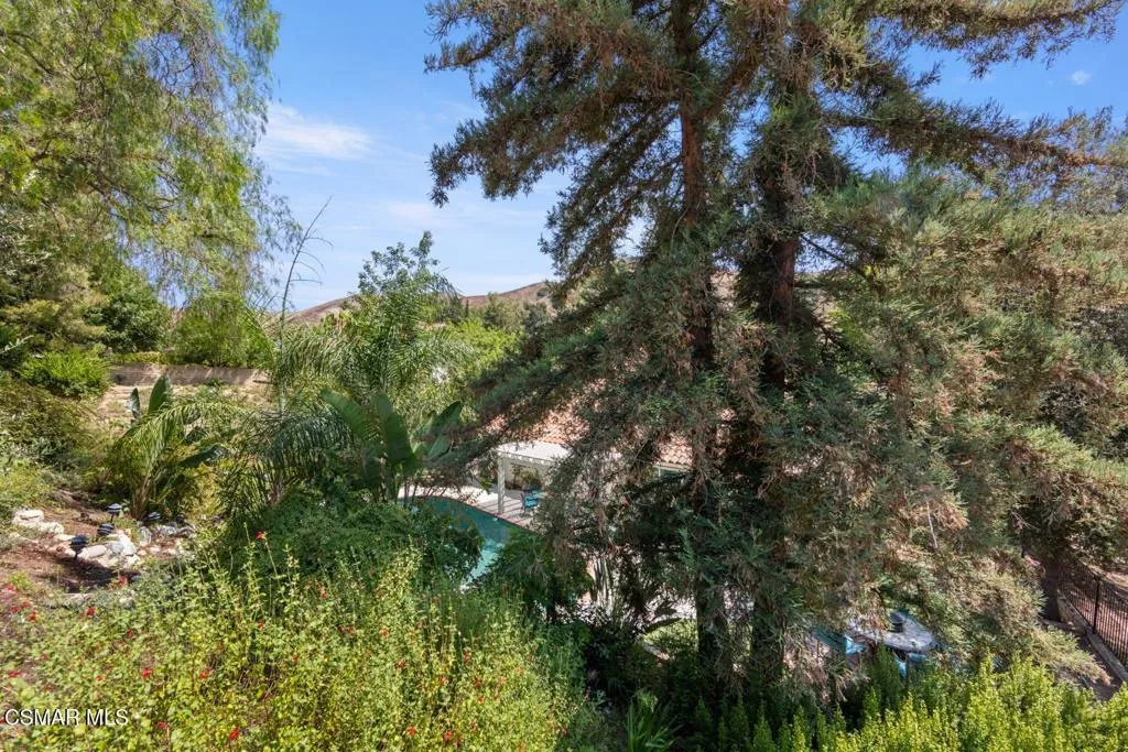 Agoura Hills, California 91301, United States, 4 Bedrooms Bedrooms, ,2 BathroomsBathrooms,Residential,Pending,214474