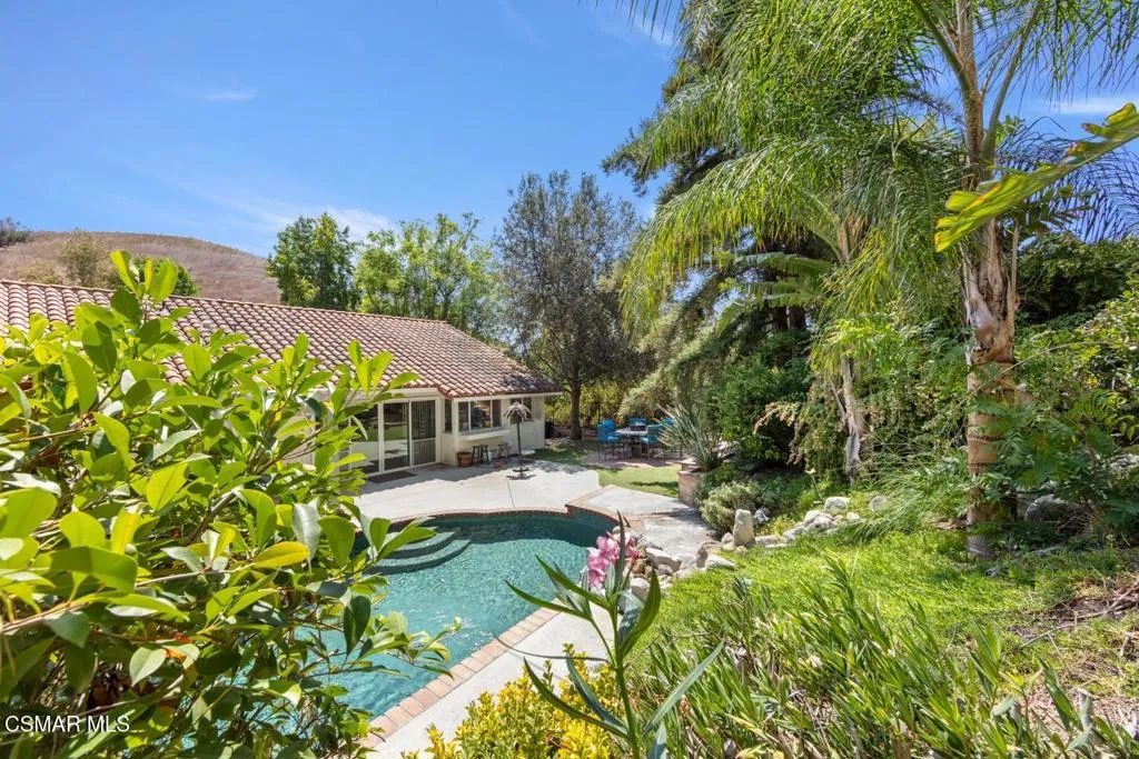 Agoura Hills, California 91301, United States, 4 Bedrooms Bedrooms, ,2 BathroomsBathrooms,Residential,Pending,214474