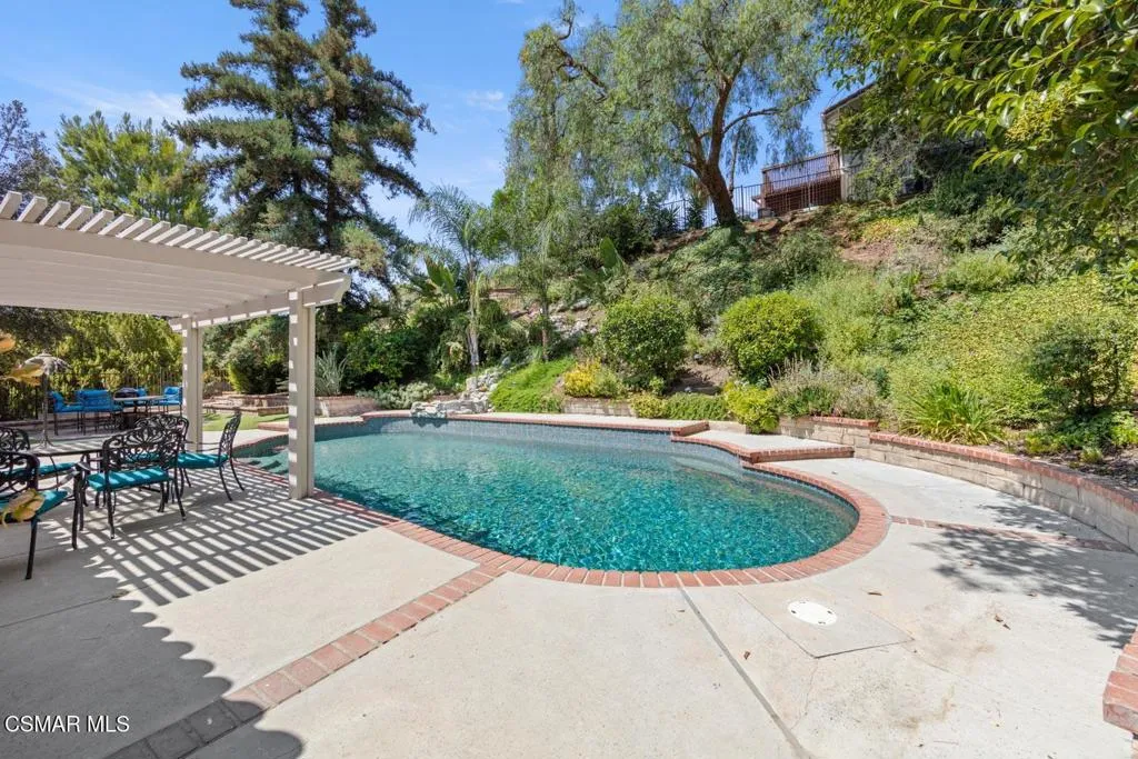 Agoura Hills, California 91301, United States, 4 Bedrooms Bedrooms, ,2 BathroomsBathrooms,Residential,Pending,214474