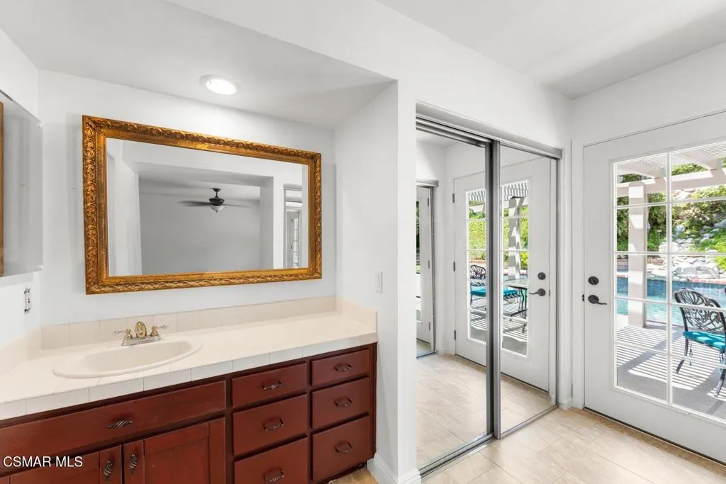 Agoura Hills, California 91301, United States, 4 Bedrooms Bedrooms, ,2 BathroomsBathrooms,Residential,Pending,214474