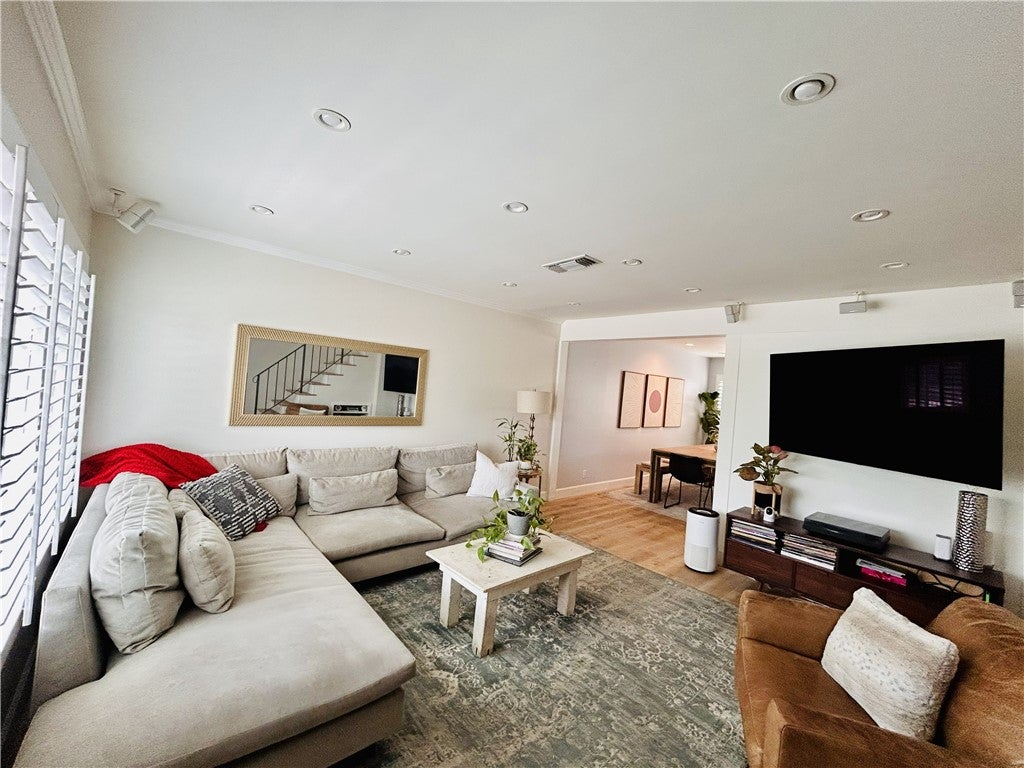 1140 N Lamer