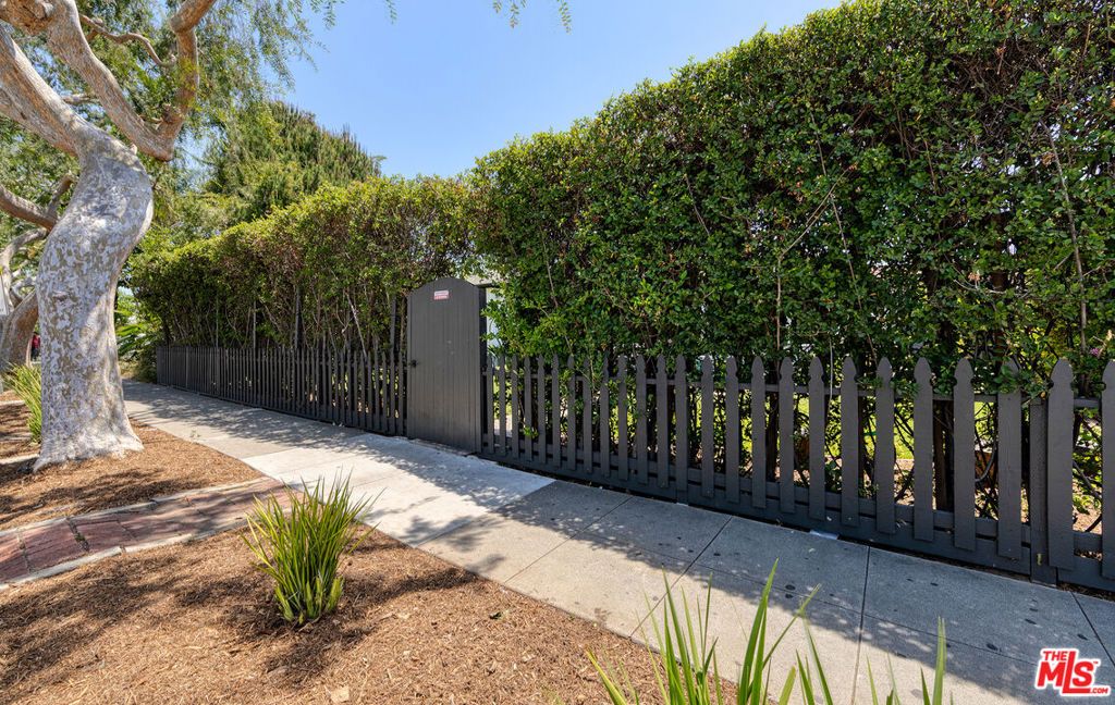 Photo of 11172 Braddock Drive, Culver City, CA 90230 (MLS # 26839217)