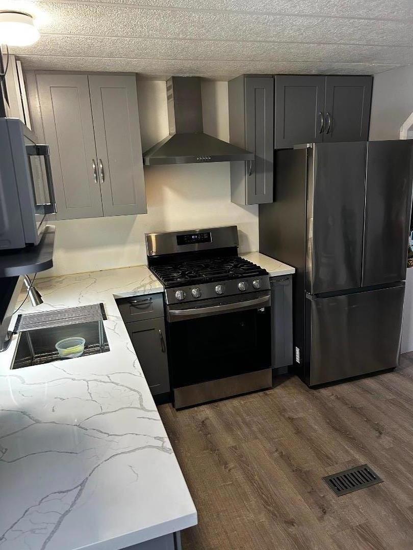 2053 E Bayshore Road