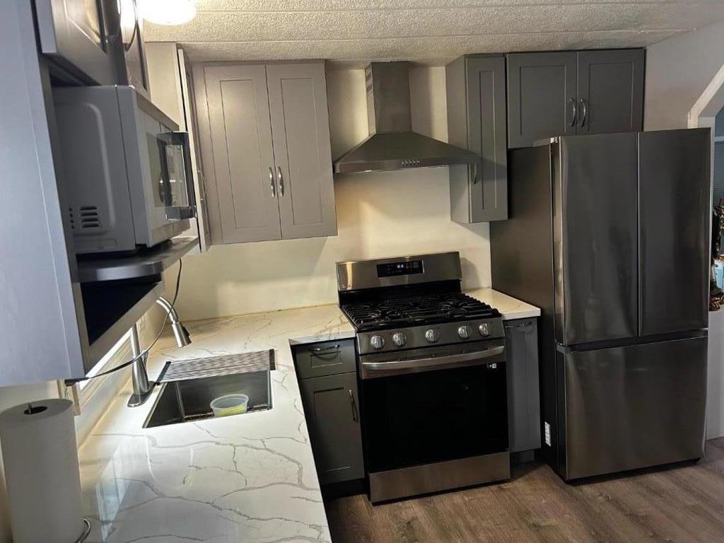 2053 E Bayshore Road