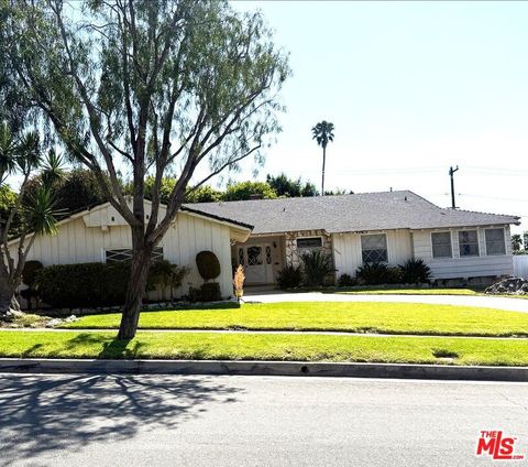 Photo of 5404 S Corning Avenue, Los Angeles, CA 90056 (MLS # 26750393)