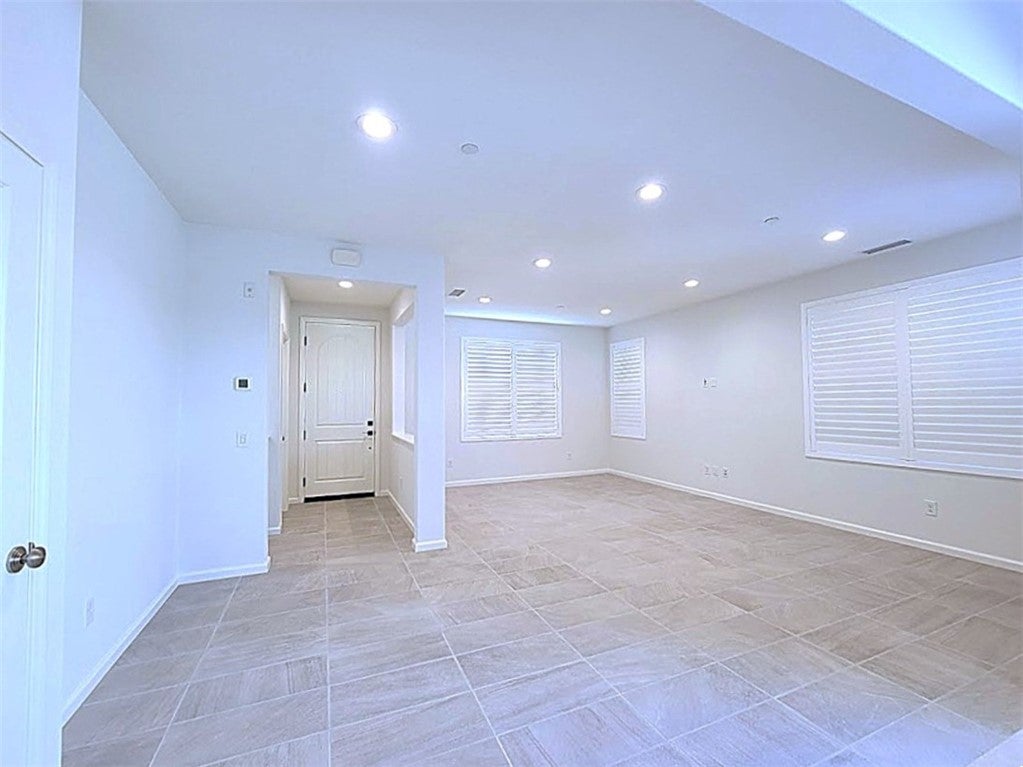 100 DESERT LOTUS, Irvine CA 92618 - Photo 48