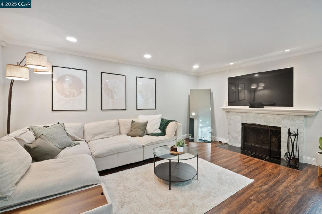 MAYWOOD VILLAGE - Residential