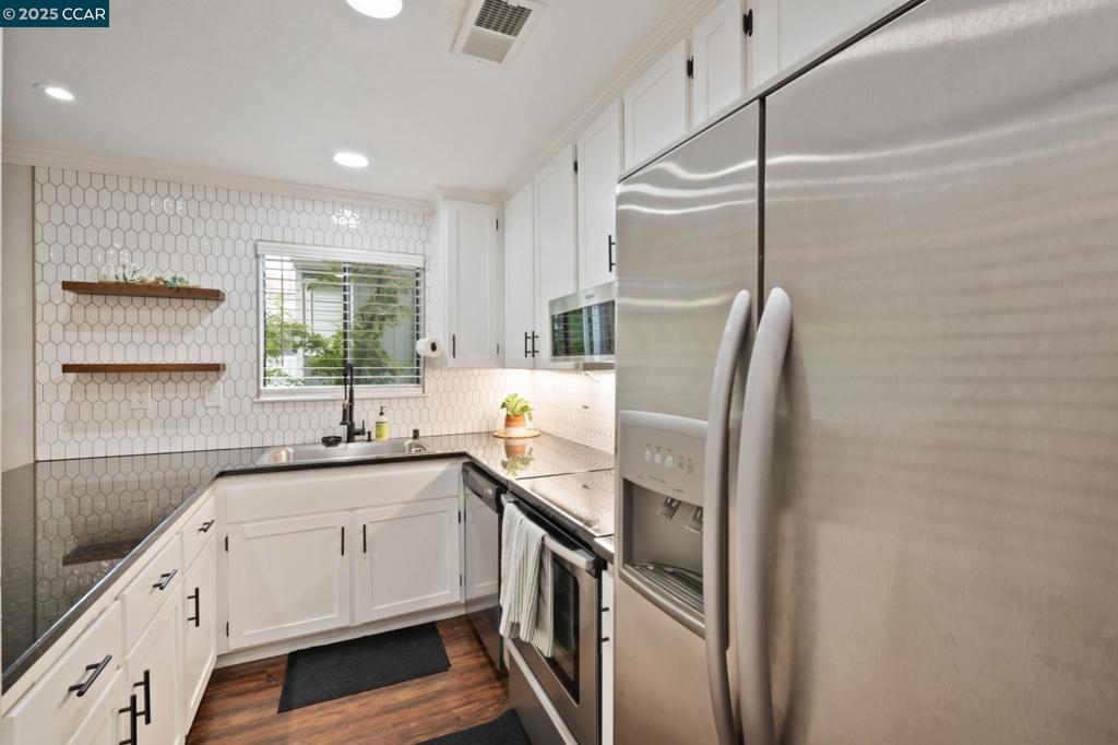MAYWOOD VILLAGE - Residential