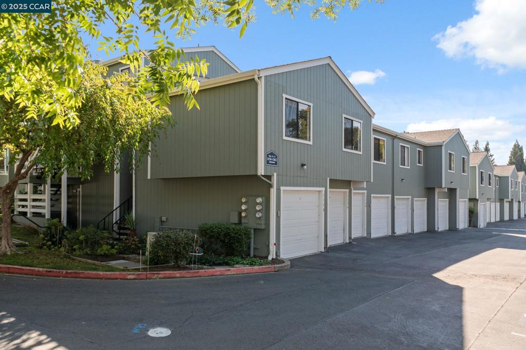 MAYWOOD VILLAGE - Residential