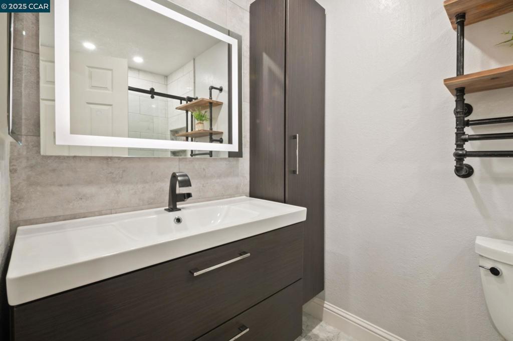 MAYWOOD VILLAGE - Residential