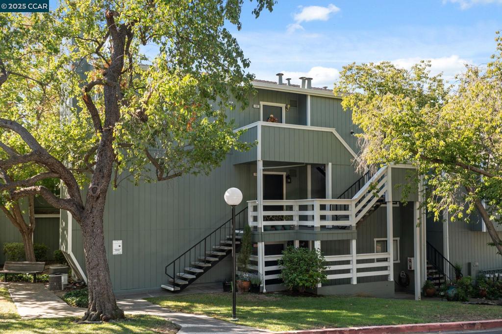 MAYWOOD VILLAGE - Residential