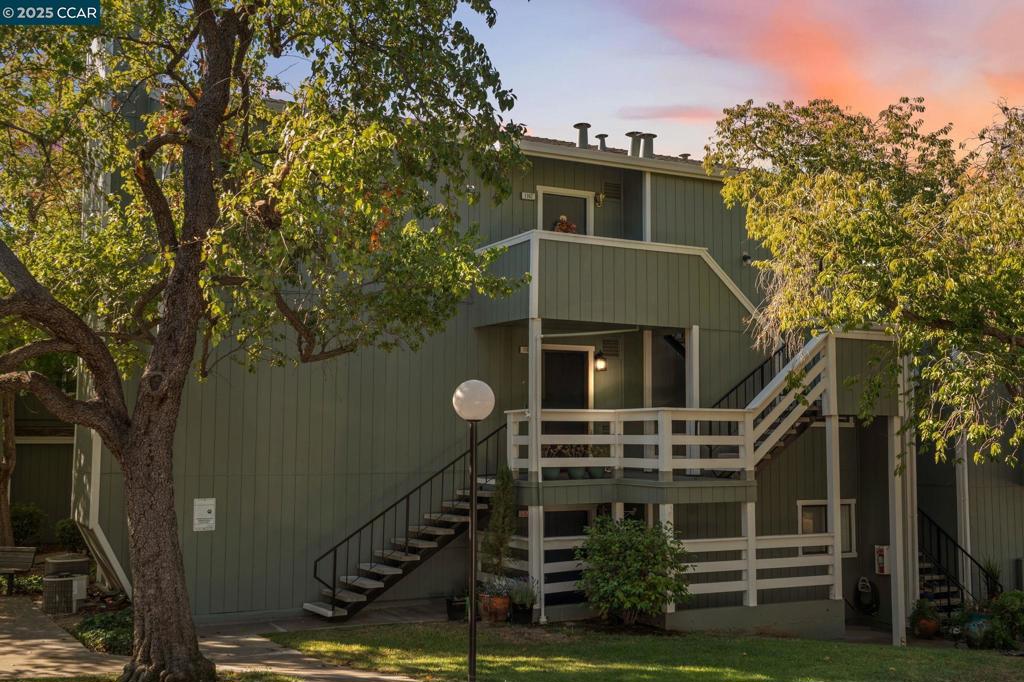 MAYWOOD VILLAGE - Residential