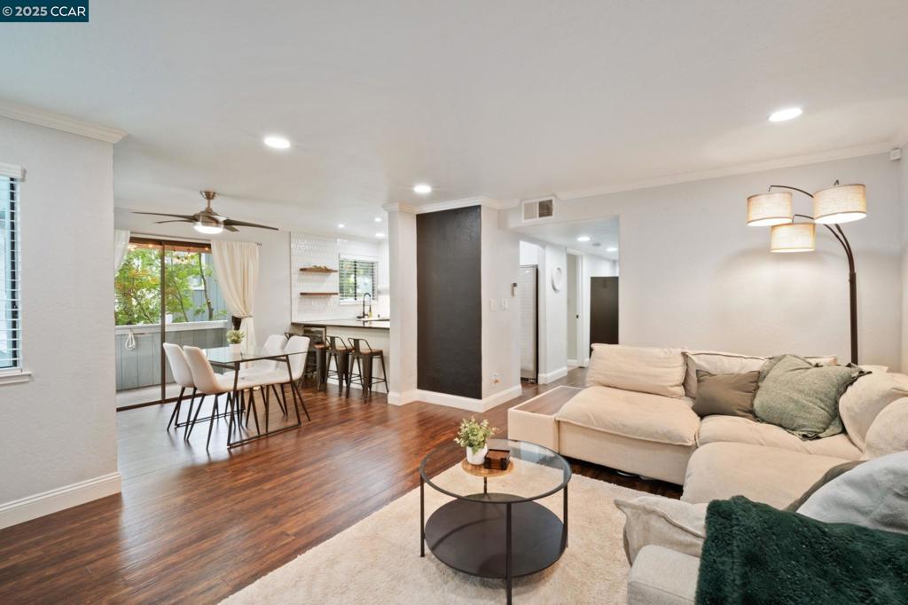 MAYWOOD VILLAGE - Residential
