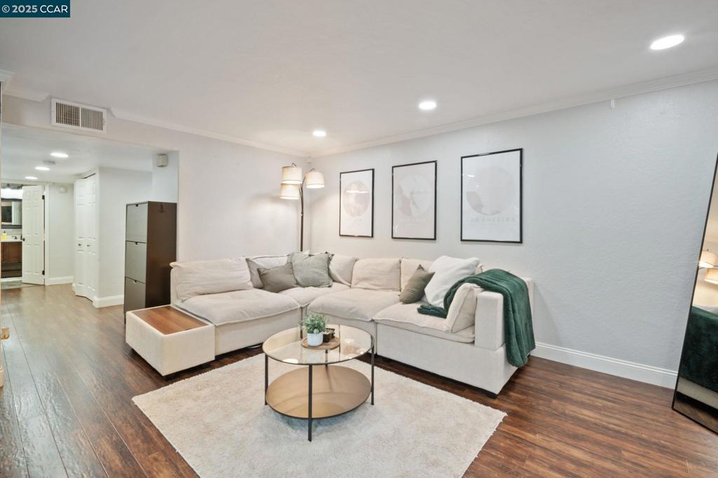 MAYWOOD VILLAGE - Residential