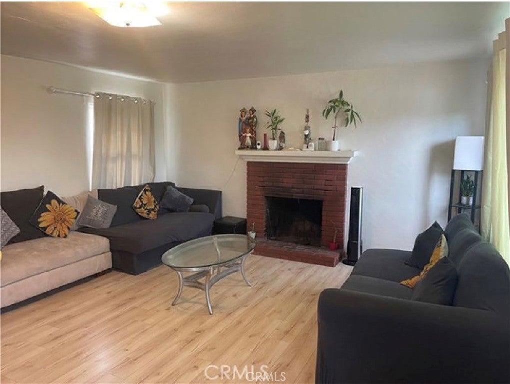 11818 Yorba Av