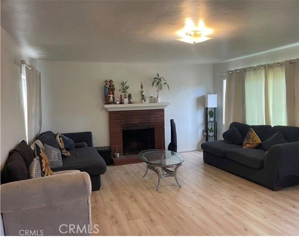 11818 Yorba Av