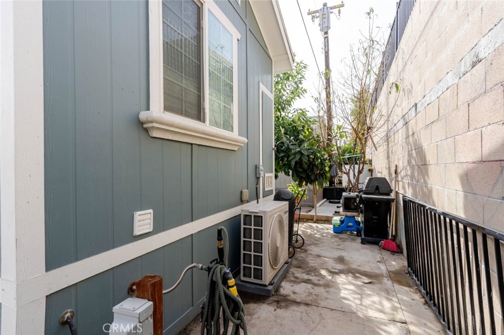 10471 Glenoaks Boulevard 52