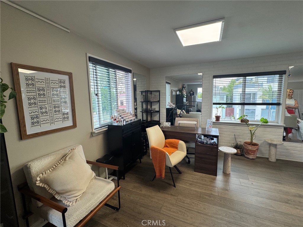 939 Manhattan Beach Boulevard