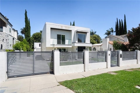 Photo of 4630 Cedros Avenue, Sherman Oaks, CA 91403 (MLS # GD26195490)