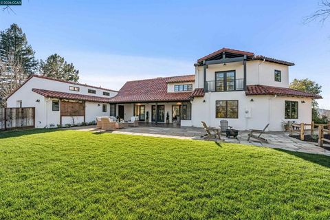 Photo of 850 850 Las Trampas Rd Rd, Lafayette, CA 94549 (MLS # 41126229)