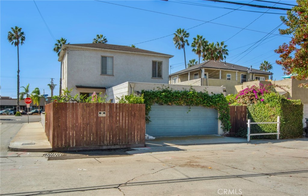 5653 E 2nd