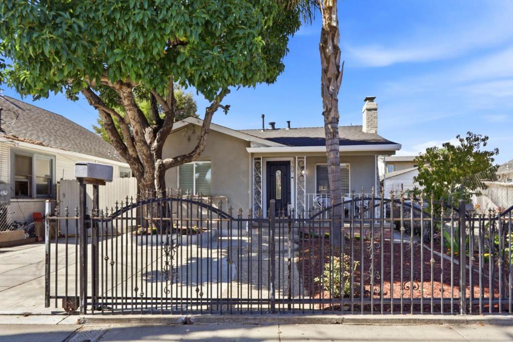 169 S King Road