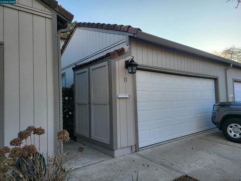 Photo of 11 Range Ct Ct, Hercules, CA 94547 (MLS # 41121167)