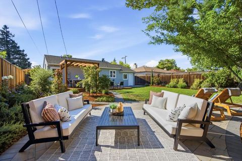 Photo of 916 5th Avenue, Redwood City, CA 94063 (MLS # ML82046194)