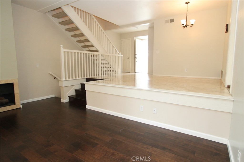 25 Escapade Court 284