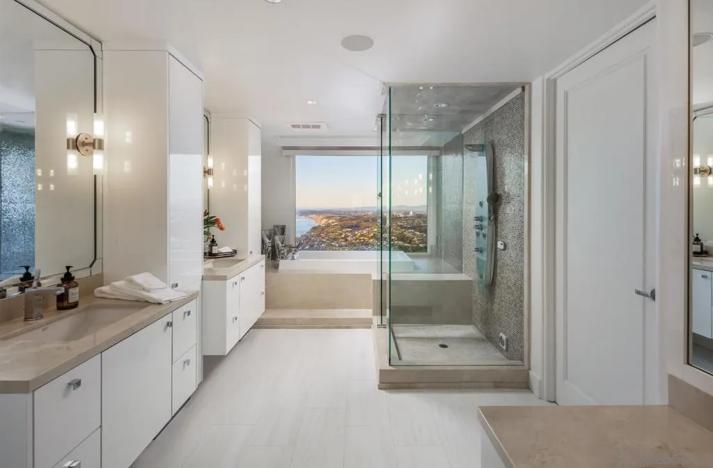 La Jolla, California 92037, United States, 4 Bedrooms Bedrooms, ,6 BathroomsBathrooms,Residential,Active,115525