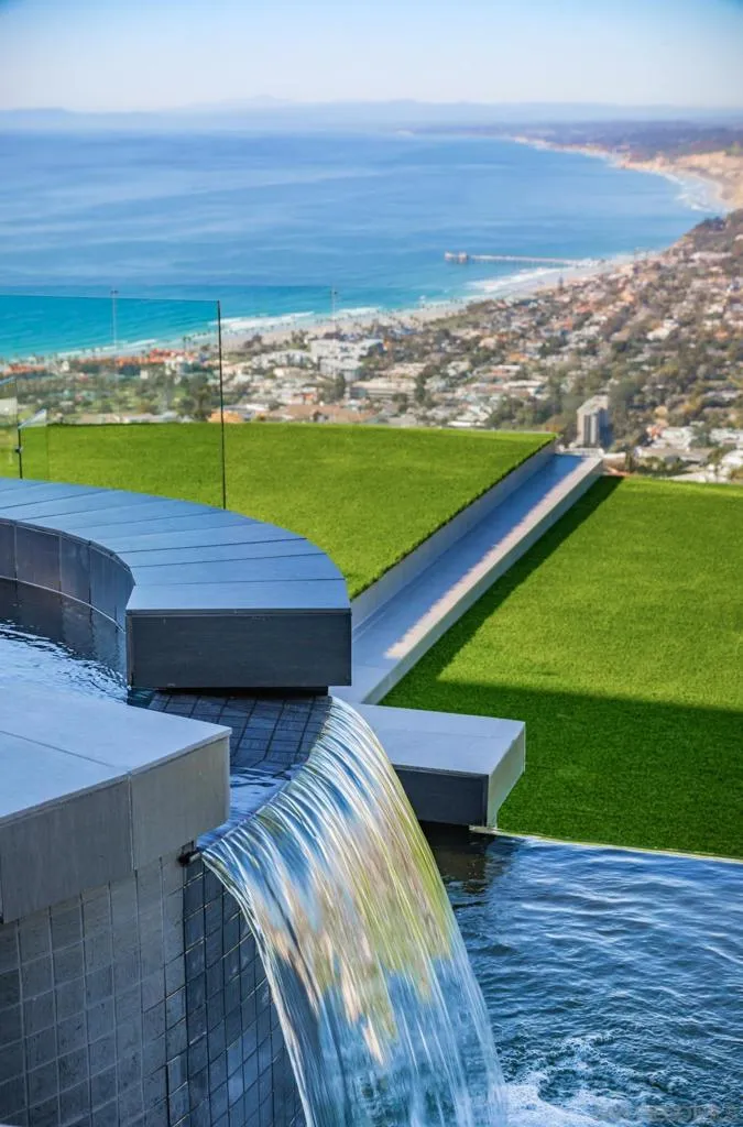 La Jolla, California 92037, United States, 4 Bedrooms Bedrooms, ,6 BathroomsBathrooms,Residential,Active,115525