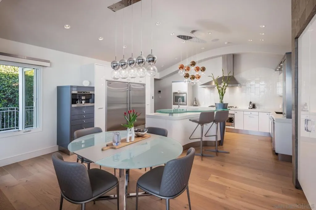 La Jolla, California 92037, United States, 4 Bedrooms Bedrooms, ,6 BathroomsBathrooms,Residential,Active,115525