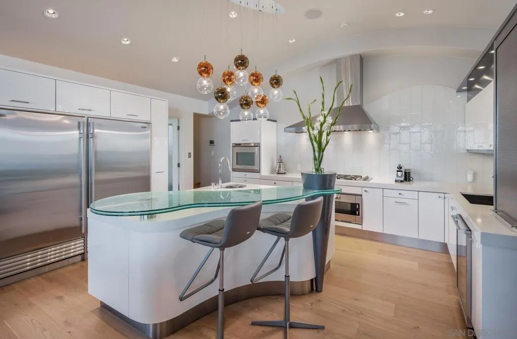 La Jolla, California 92037, United States, 4 Bedrooms Bedrooms, ,6 BathroomsBathrooms,Residential,Active,115525