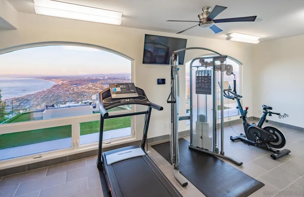 La Jolla, California 92037, United States, 4 Bedrooms Bedrooms, ,6 BathroomsBathrooms,Residential,Active,115525