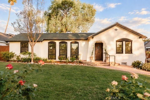 Photo of 1080 S Los Robles, Pasadena, CA 91106 (MLS # AR26230688)