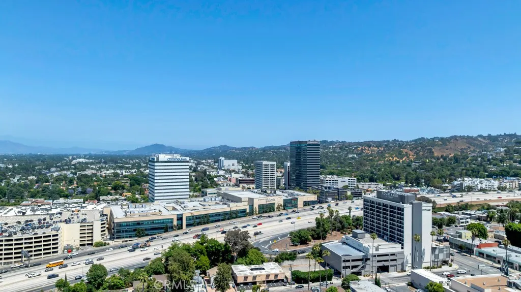 Sherman Oaks, California 91403, United States, 6 Bedrooms Bedrooms, ,5 BathroomsBathrooms,Residential,Active,157184