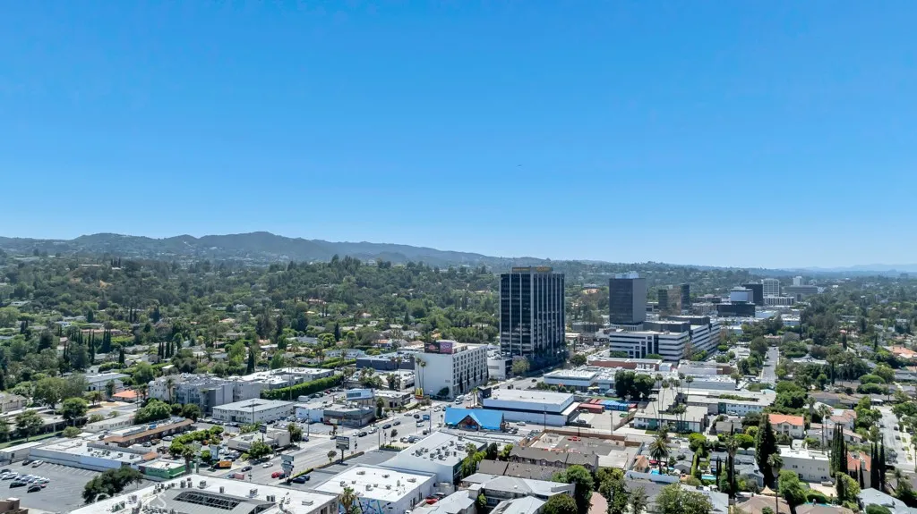 Sherman Oaks, California 91403, United States, 6 Bedrooms Bedrooms, ,5 BathroomsBathrooms,Residential,Active,157184