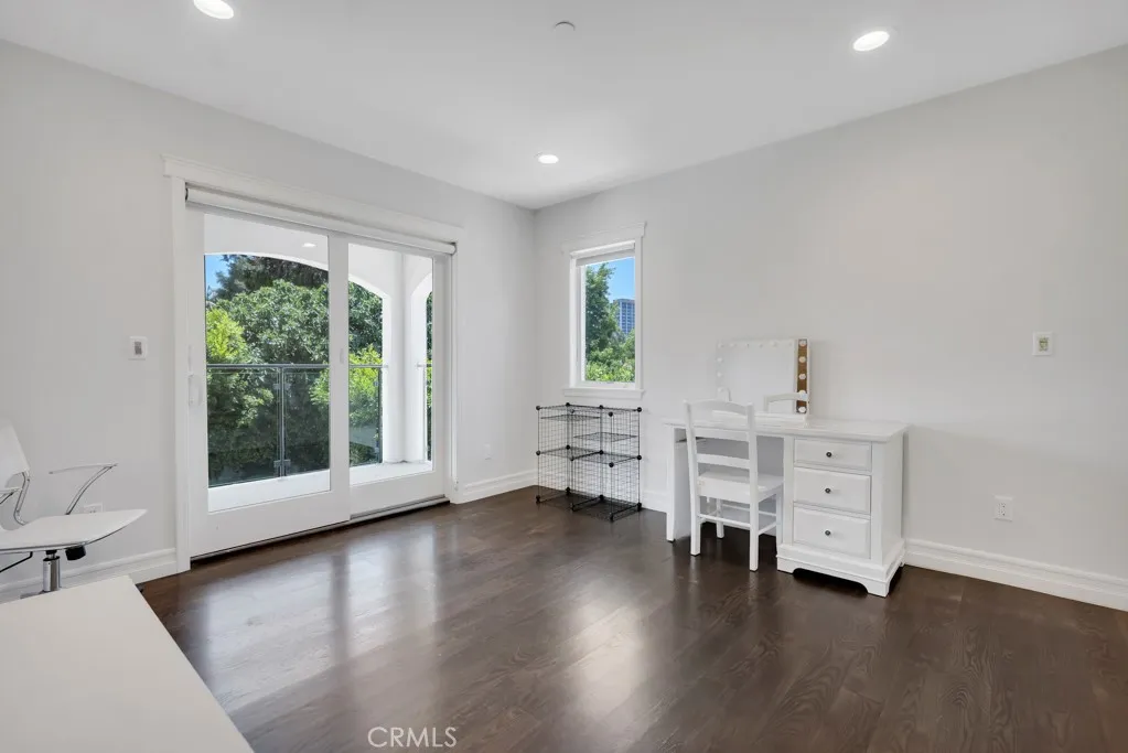 Sherman Oaks, California 91403, United States, 6 Bedrooms Bedrooms, ,5 BathroomsBathrooms,Residential,Active,157184